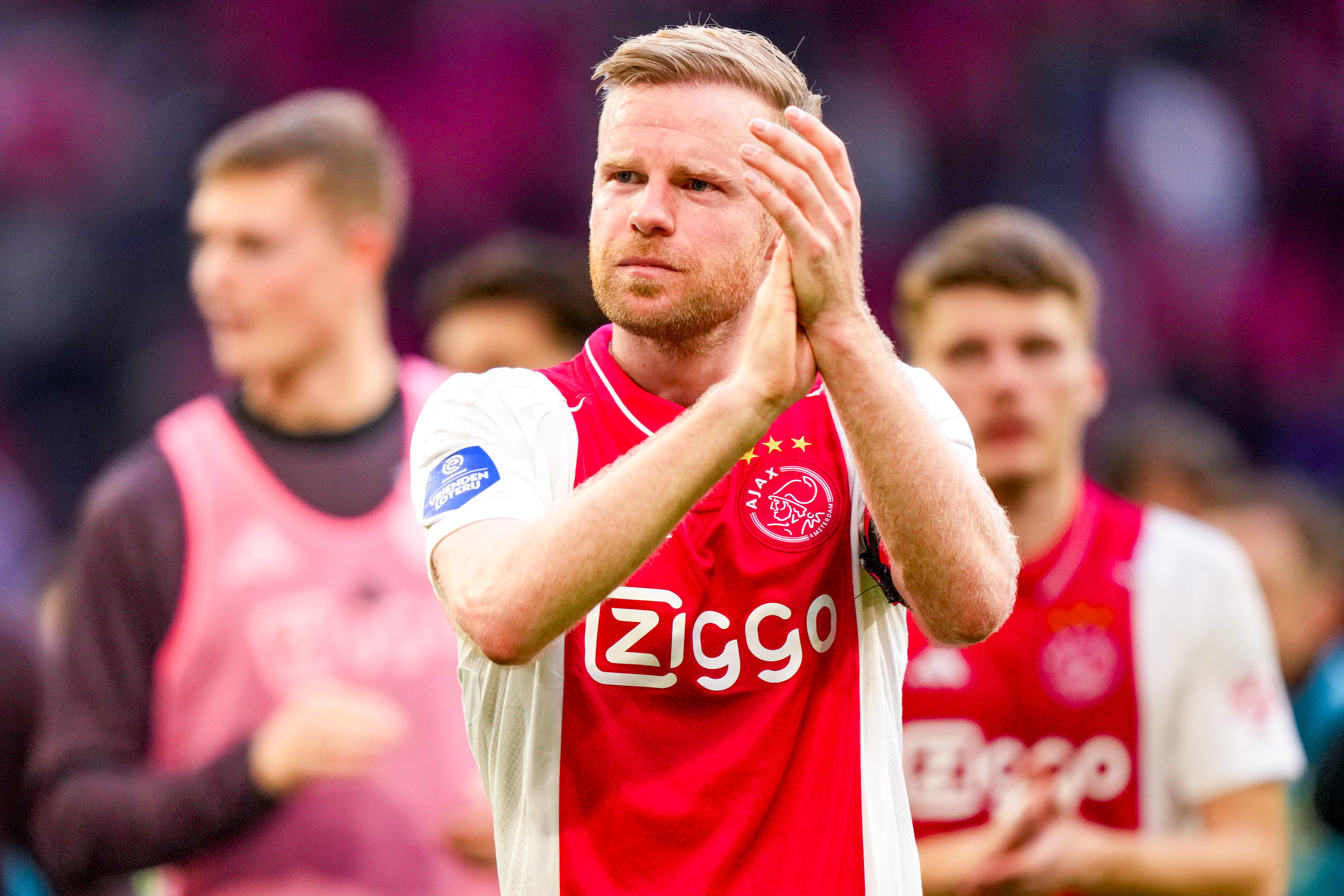 Davy Klaassen bedankt de Ajax-fans
