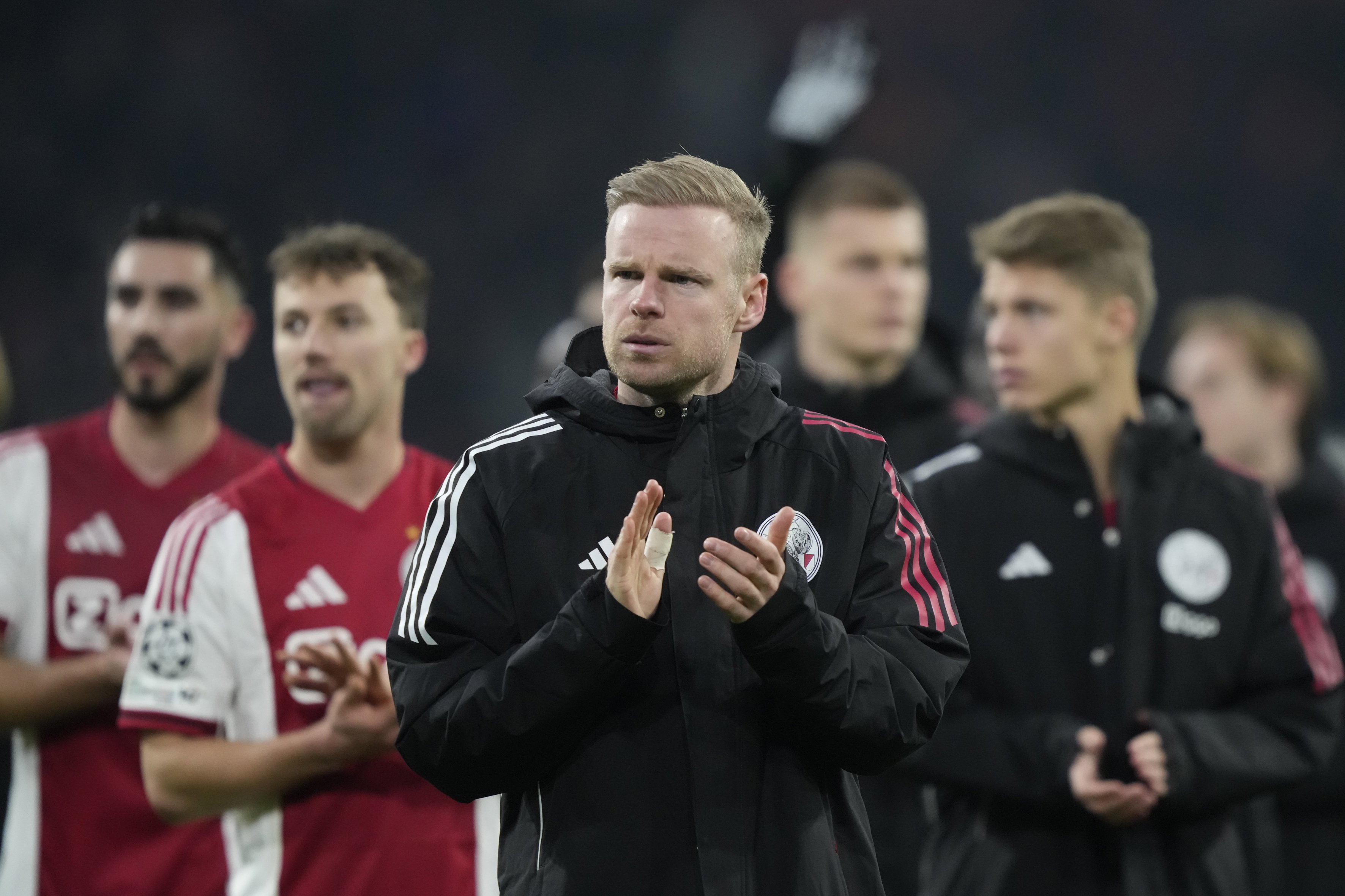 Davy Klaassen bedankt de Ajax-fans in de Johan Cruijff Arena