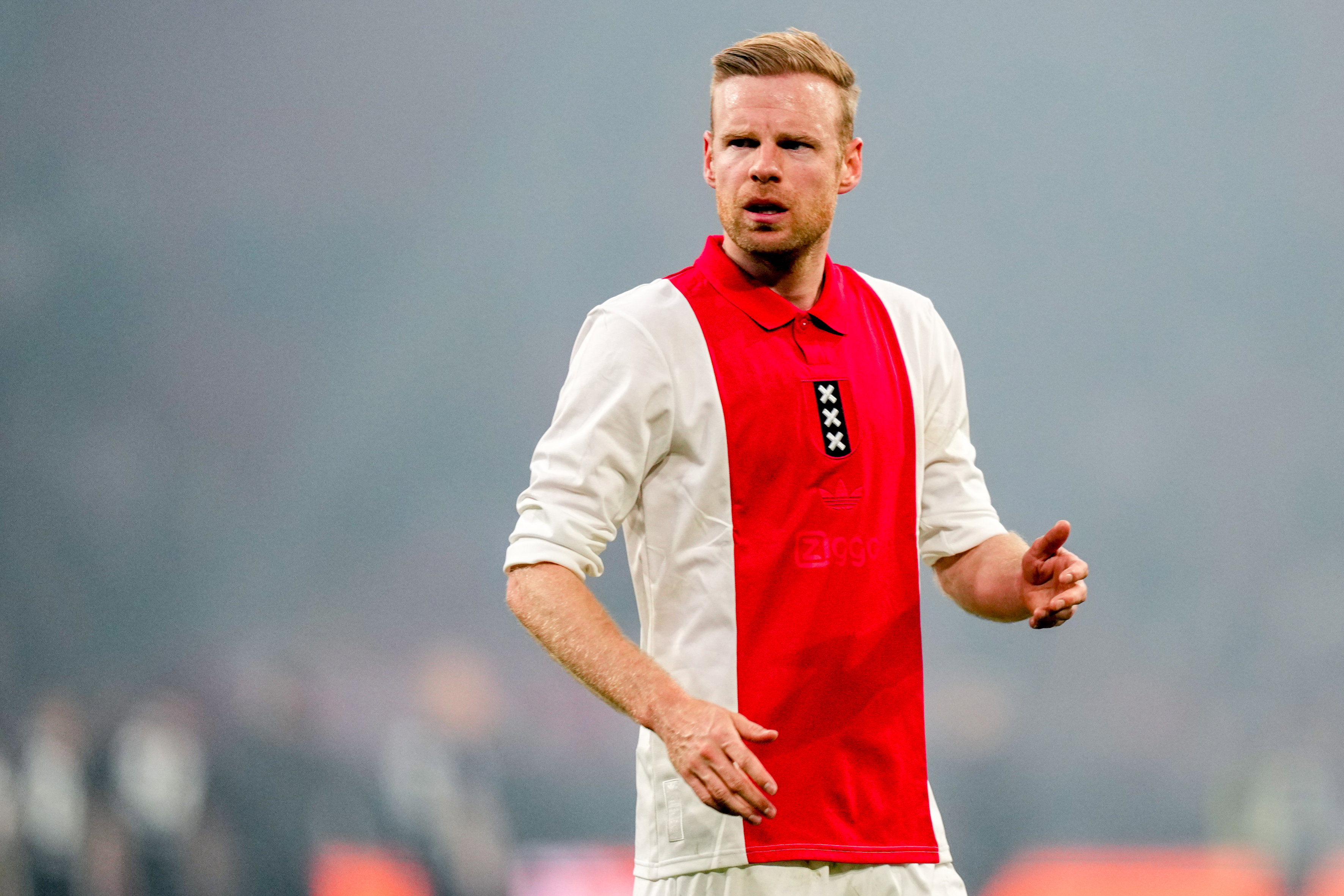 Davy Klaassen in het jubileumshirt van Ajax
