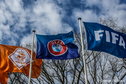 Vlaggen van de KNVB, UEFA en FIFA