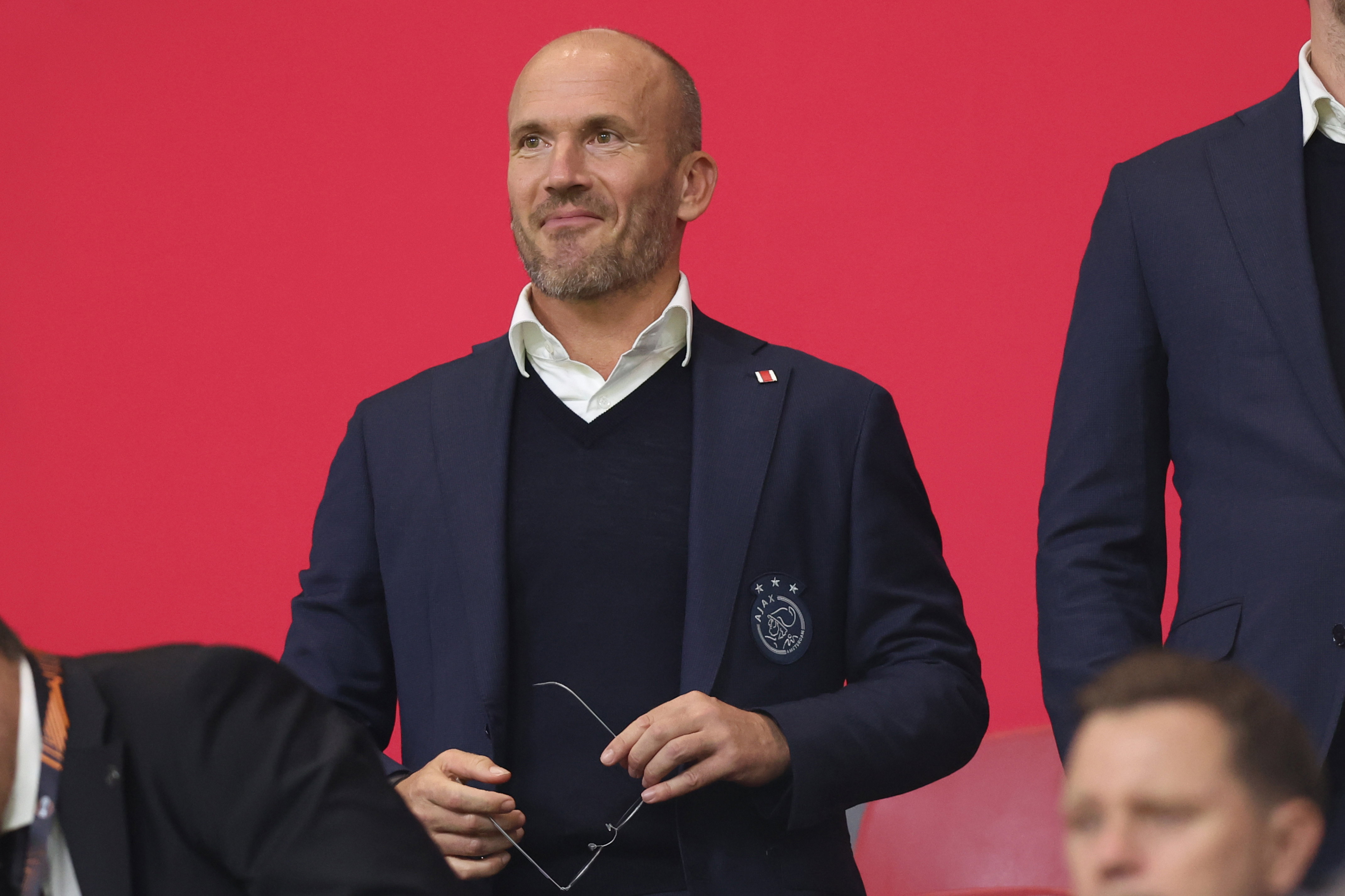 Alex Kroes kijkt tevreden rond in de Johan Cruijff Arena