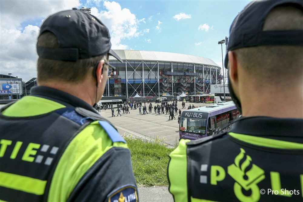 Politie bij De Kuip