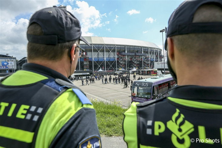 Politie bij De Kuip