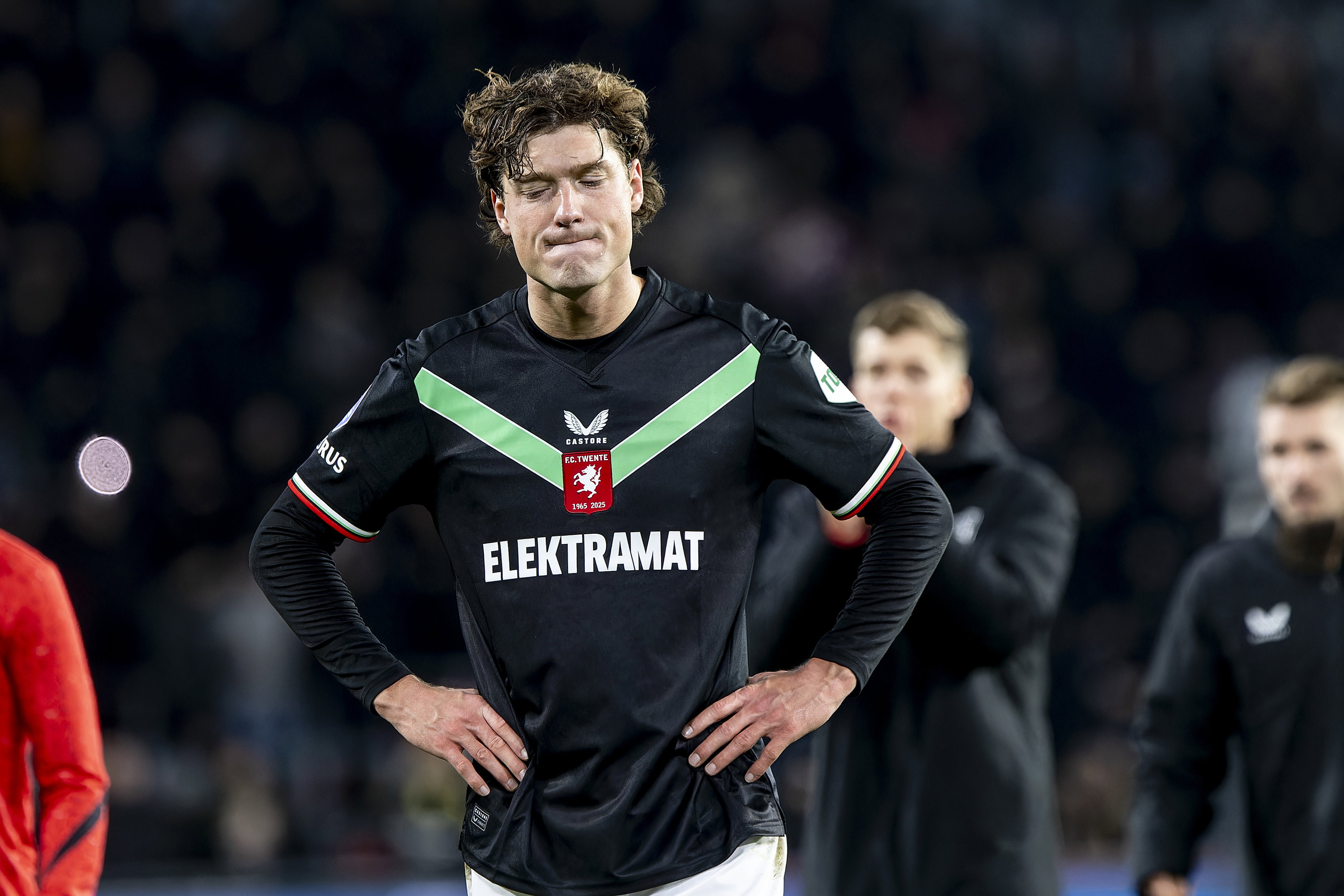 Sam Lammers baalt na een nederlaag van FC Twente