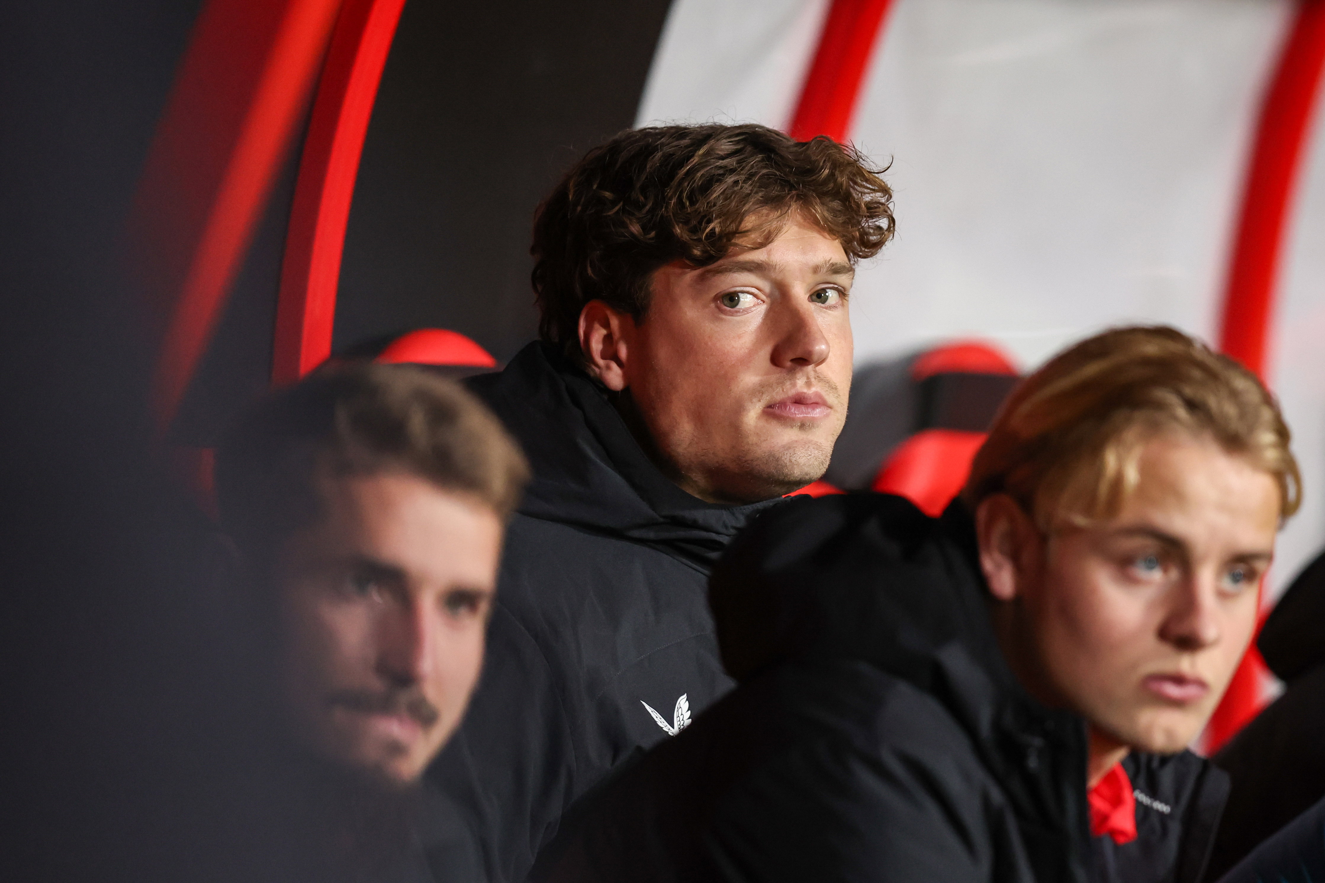 Sam Lammers op de bank bij FC Twente