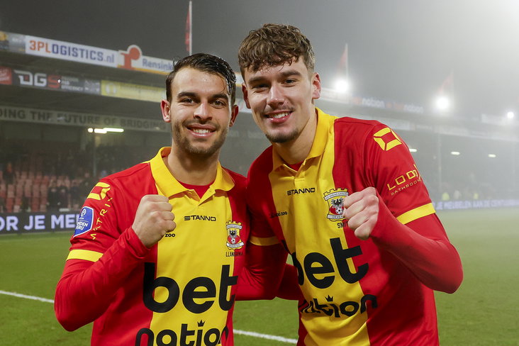 Enric Llansana poseert met Milan Smit in de Adelaarshorst