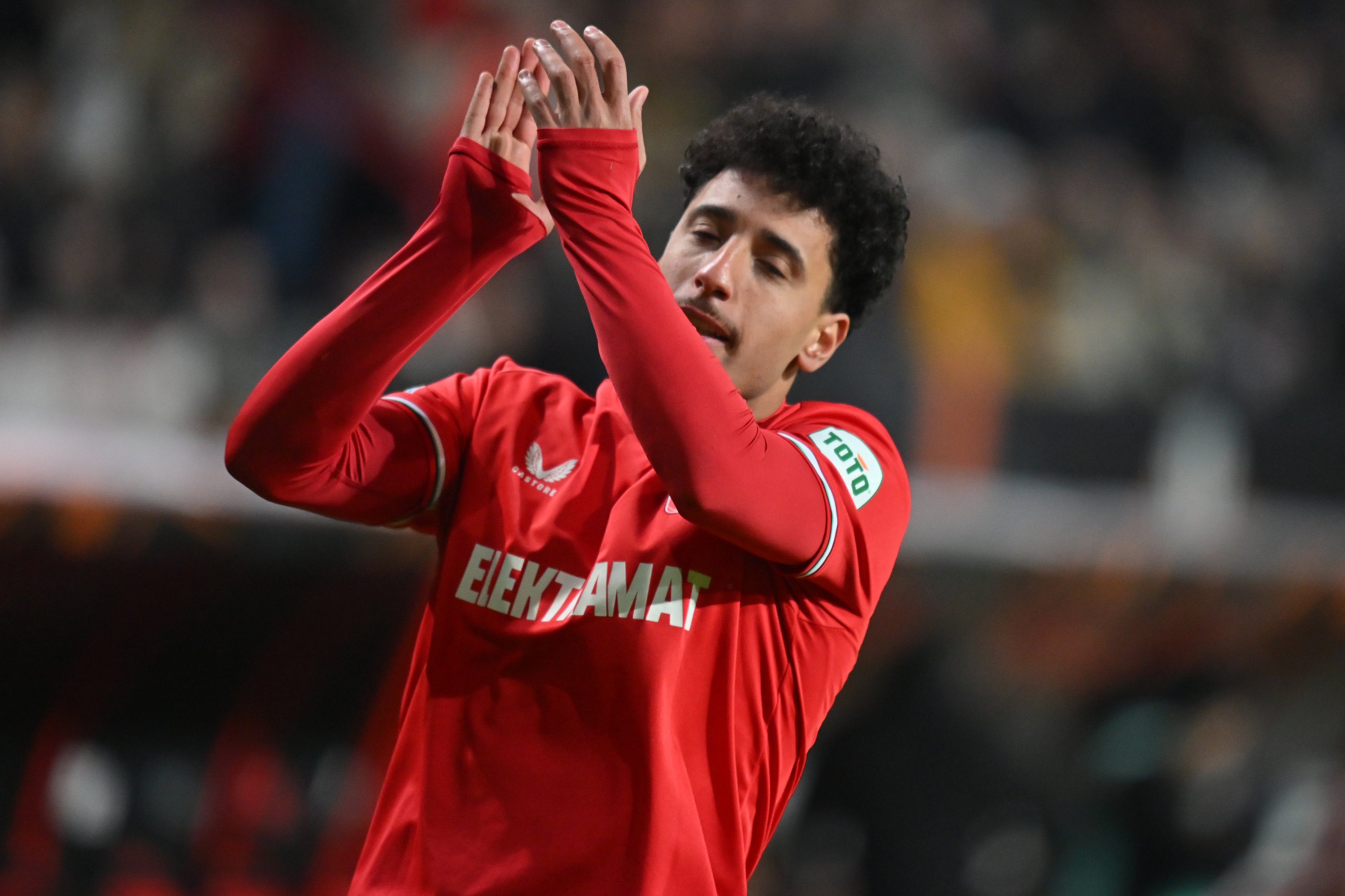 Sayf Ltaief bedankt de FC Twente-fans