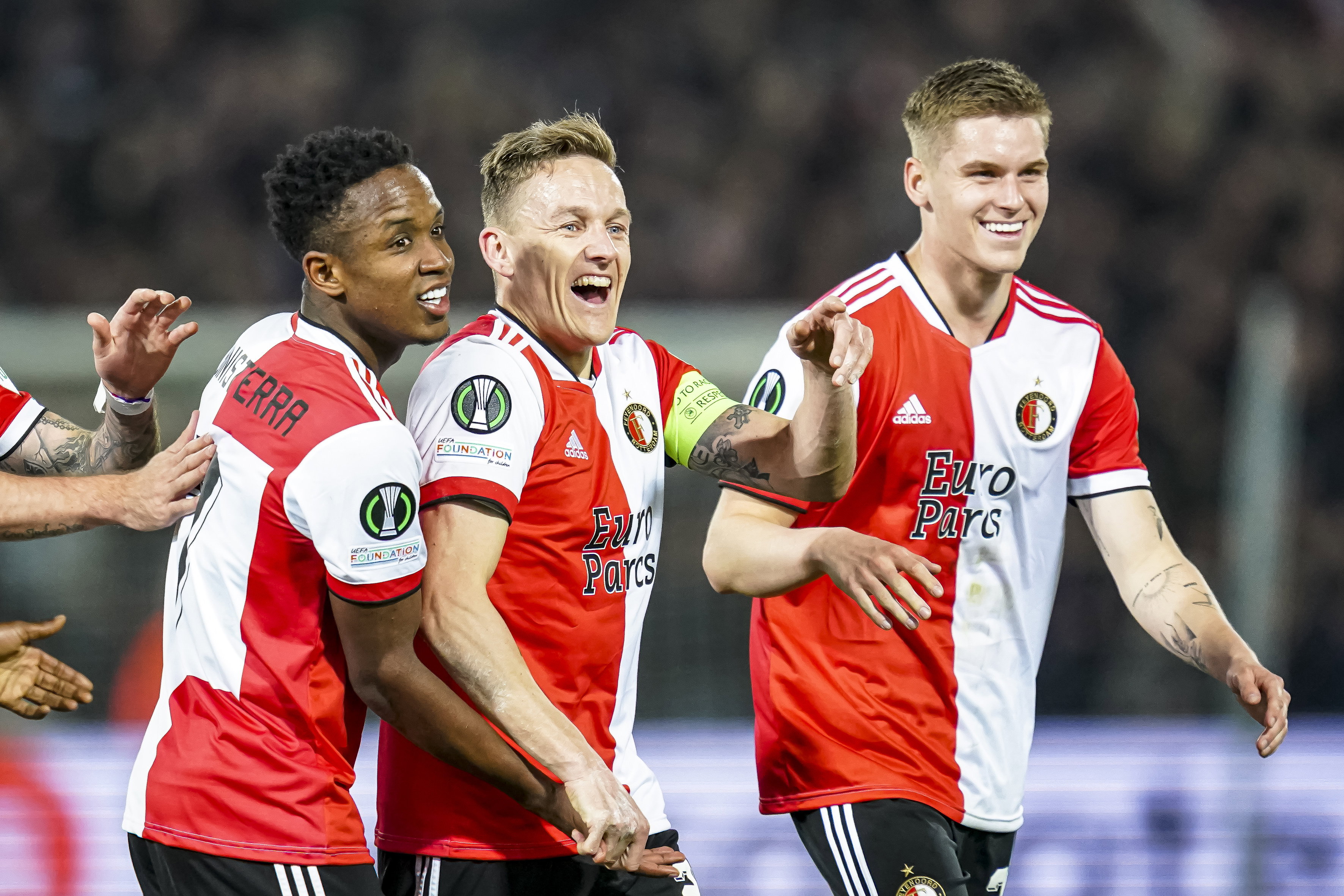 Luis Sinisterra, Jens Toornstra en Ramon Hendriks juichen
