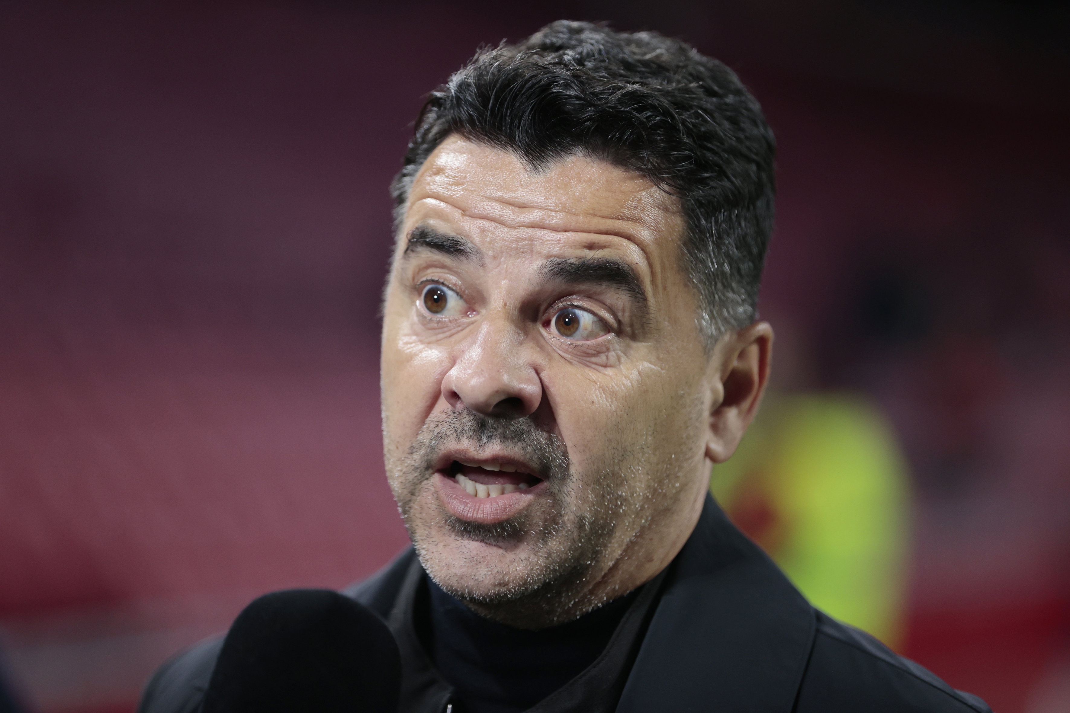 Ajax-trainer Michel tijdens een voorbeschouwing in de Johan Cruijff Arena
