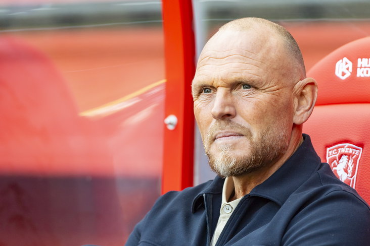 Joseph Oosting kijkt rond in De Grolsch Veste