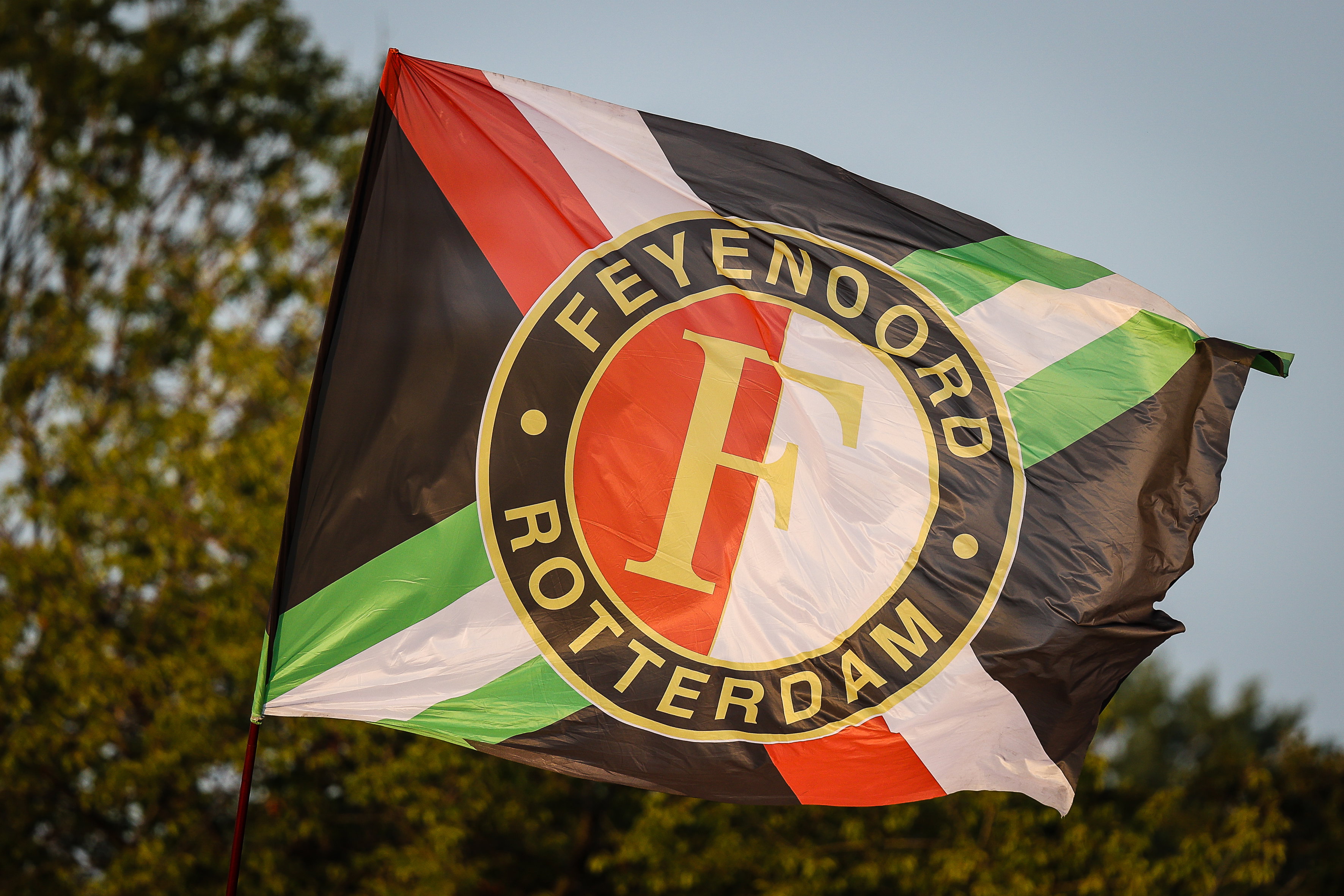 Feyenoord-logo op een vlag