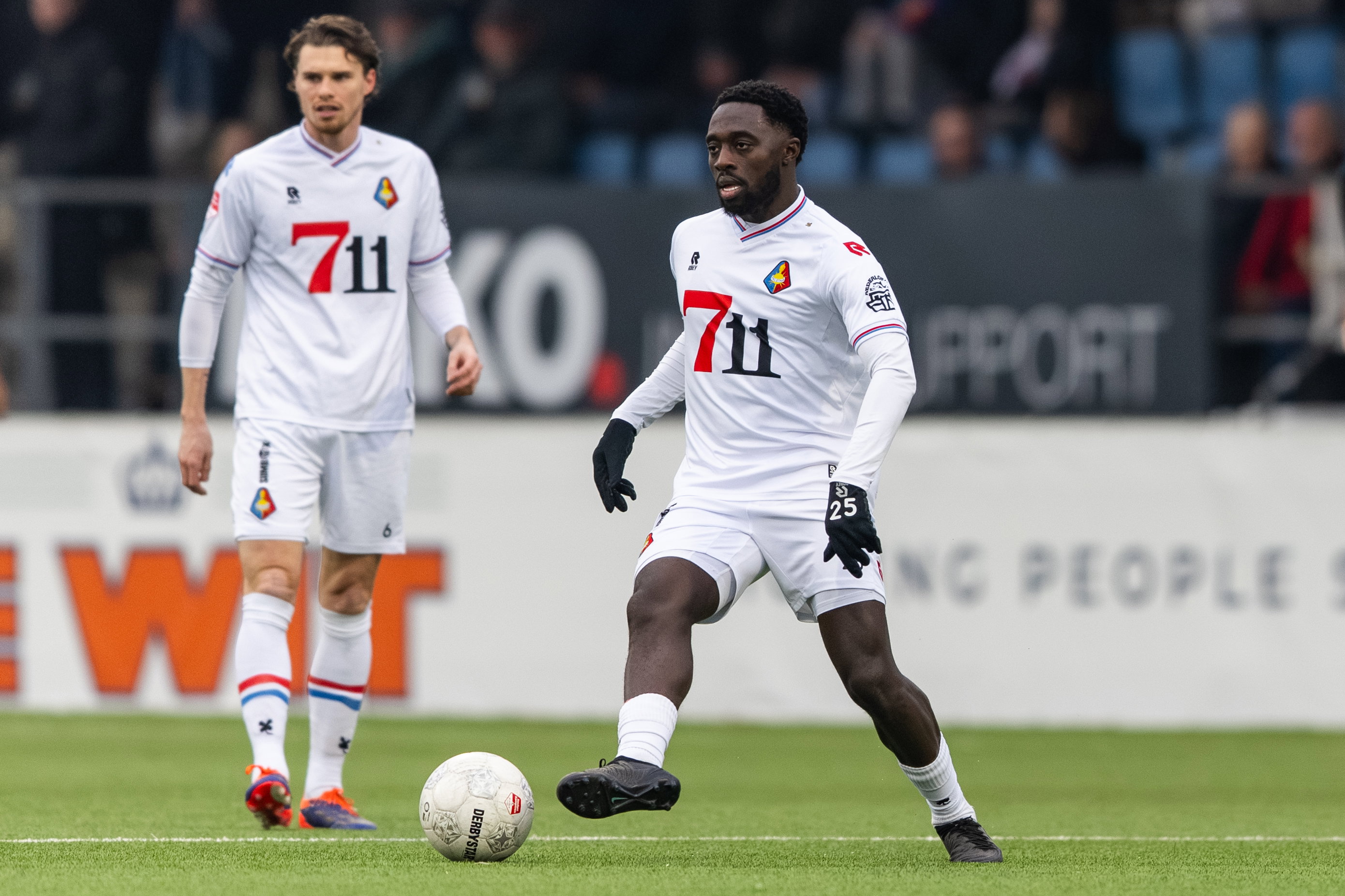 Tyrone Owusu in actie namens Telstar