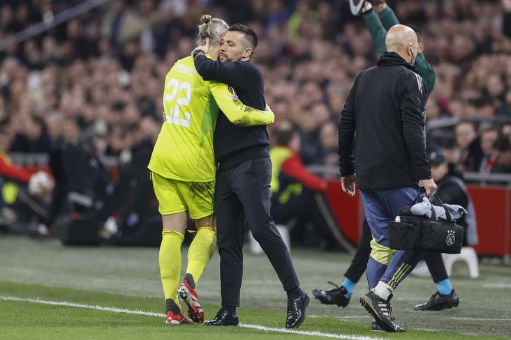 Ajax-trainer Francesco Farioli troost Remko Pasveer