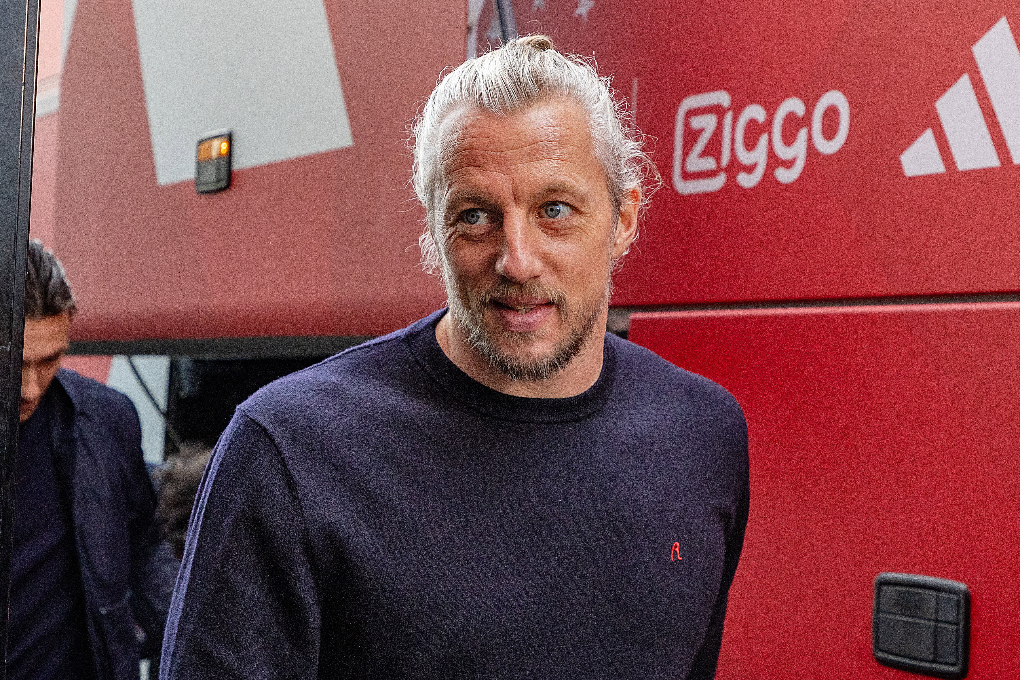 Remko Pasveer bij de spelersbus van Ajax