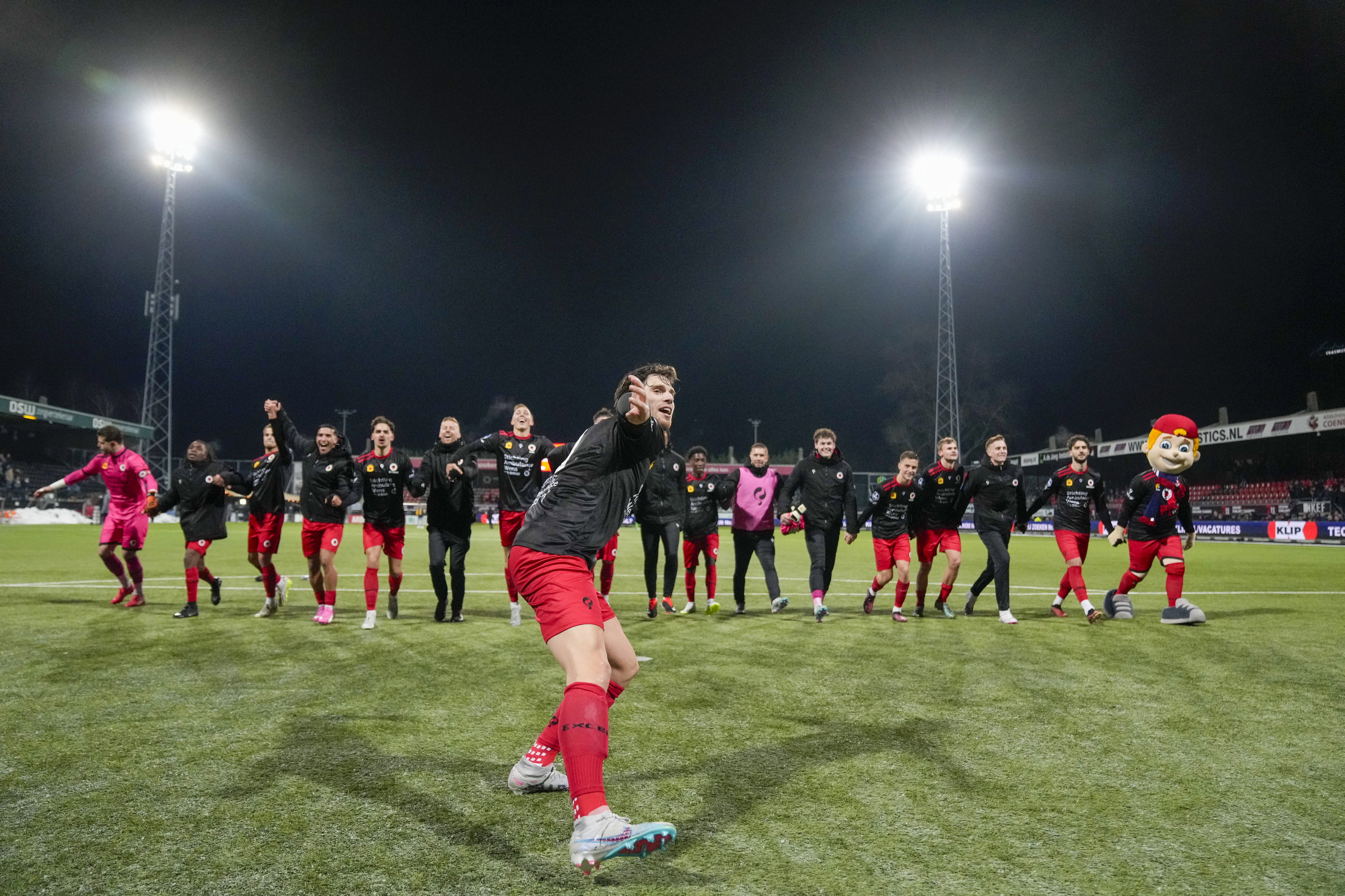 Kik Pierie viert feest met de fans van Excelsior