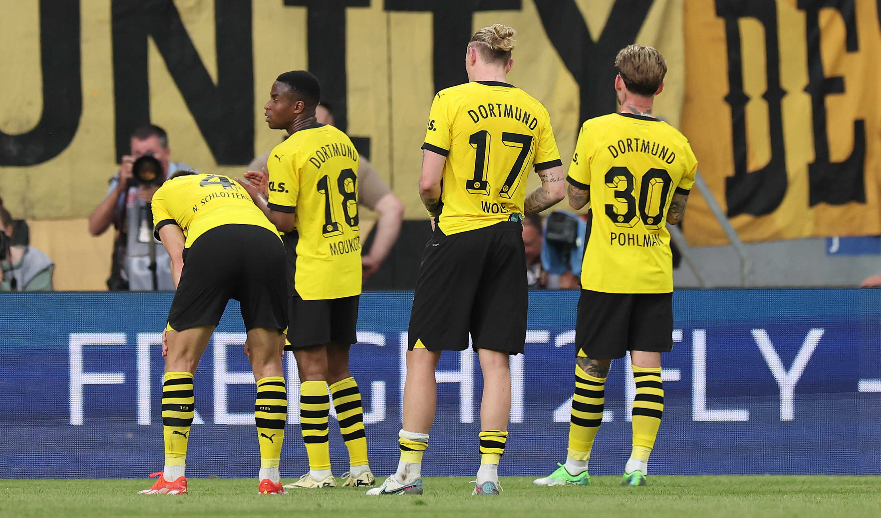 Ole Pohlmann bedankt de Borussia Dortmund-fans
