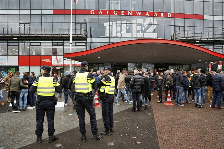 Politie bij Stadion Galgenwaard van FC Utrecht