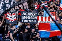 PSV-fans met duidelijke teksten