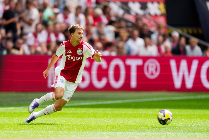 Youri Regeer aan de bal in de Johan Cruijff Arena