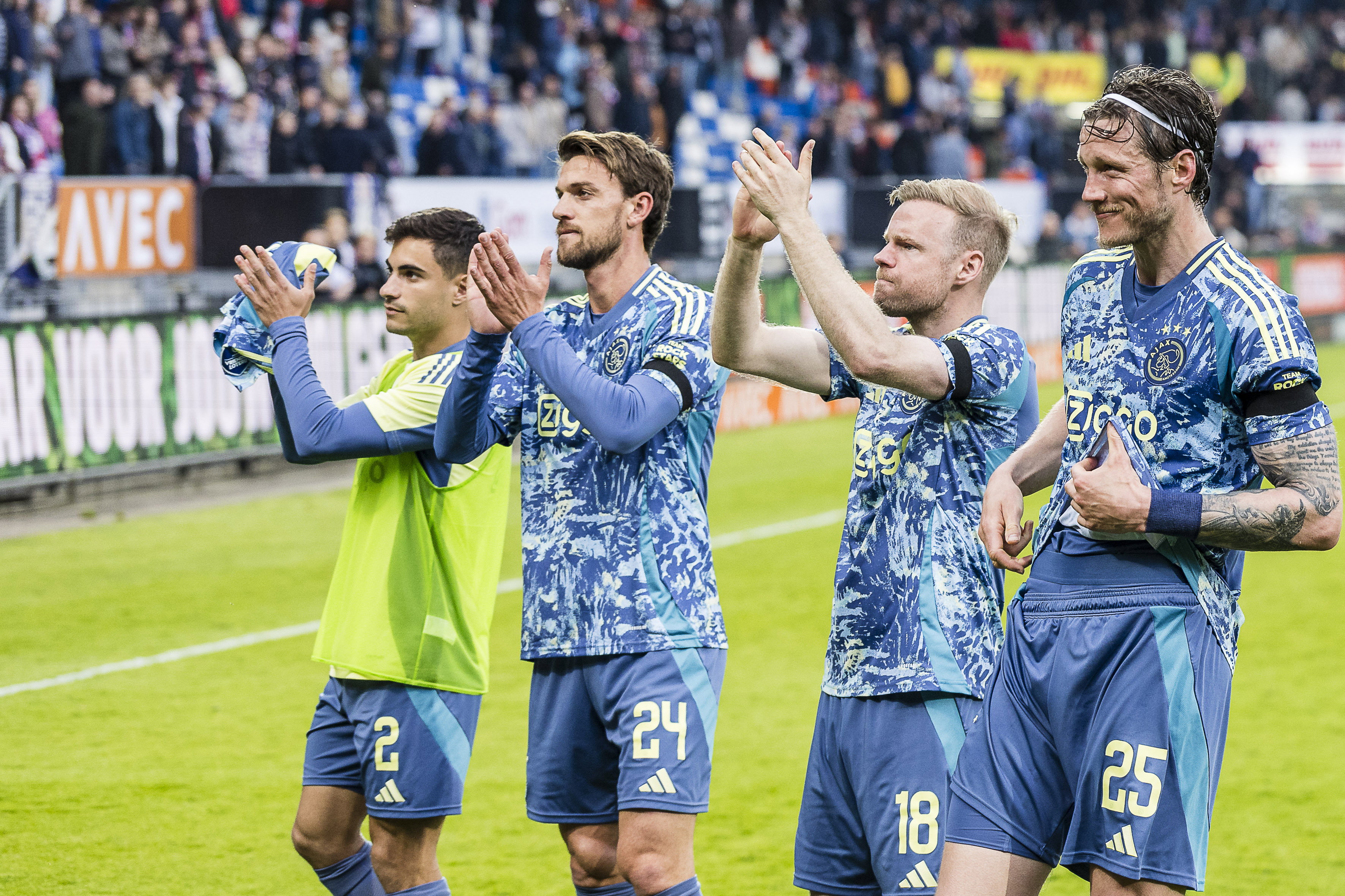 Rosa, Rugani, Klaassen en Weghorst bedanken de Ajax-fans