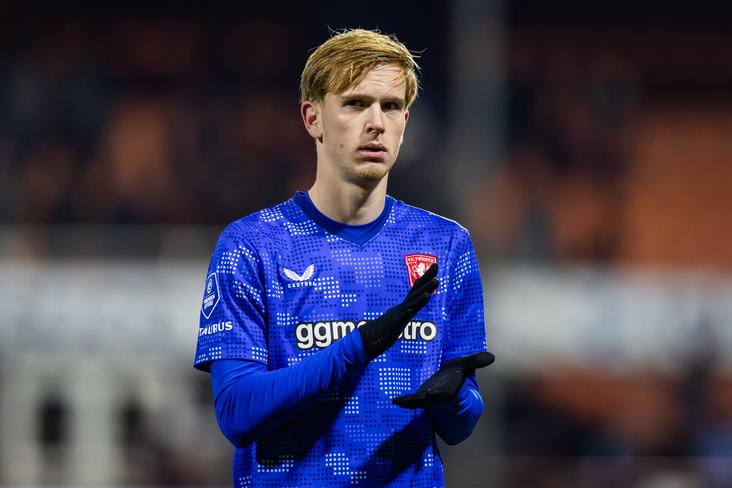 Mats Rots bedankt de meegereisde FC Twente-supporters