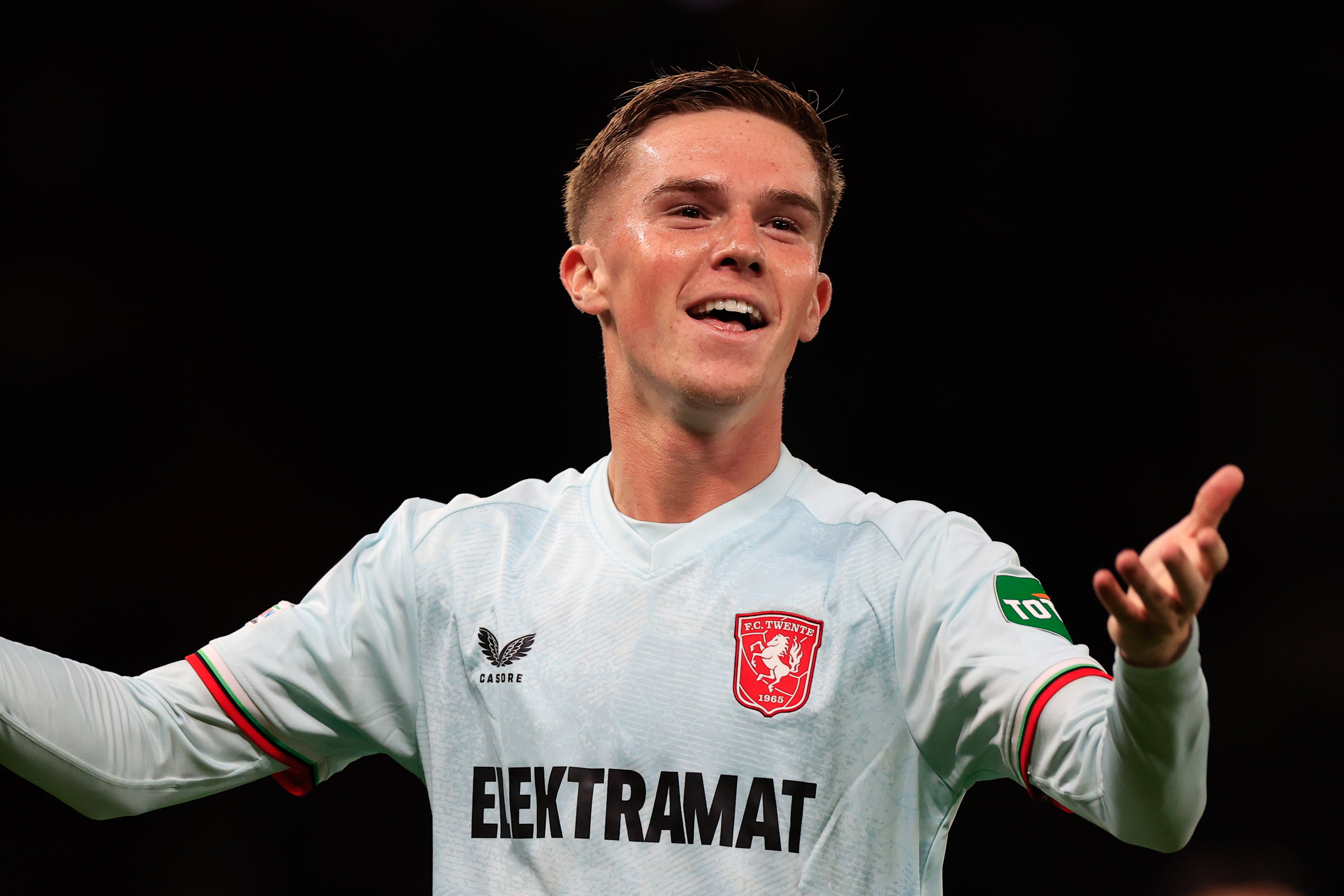Daan Rots lacht op Old Trafford