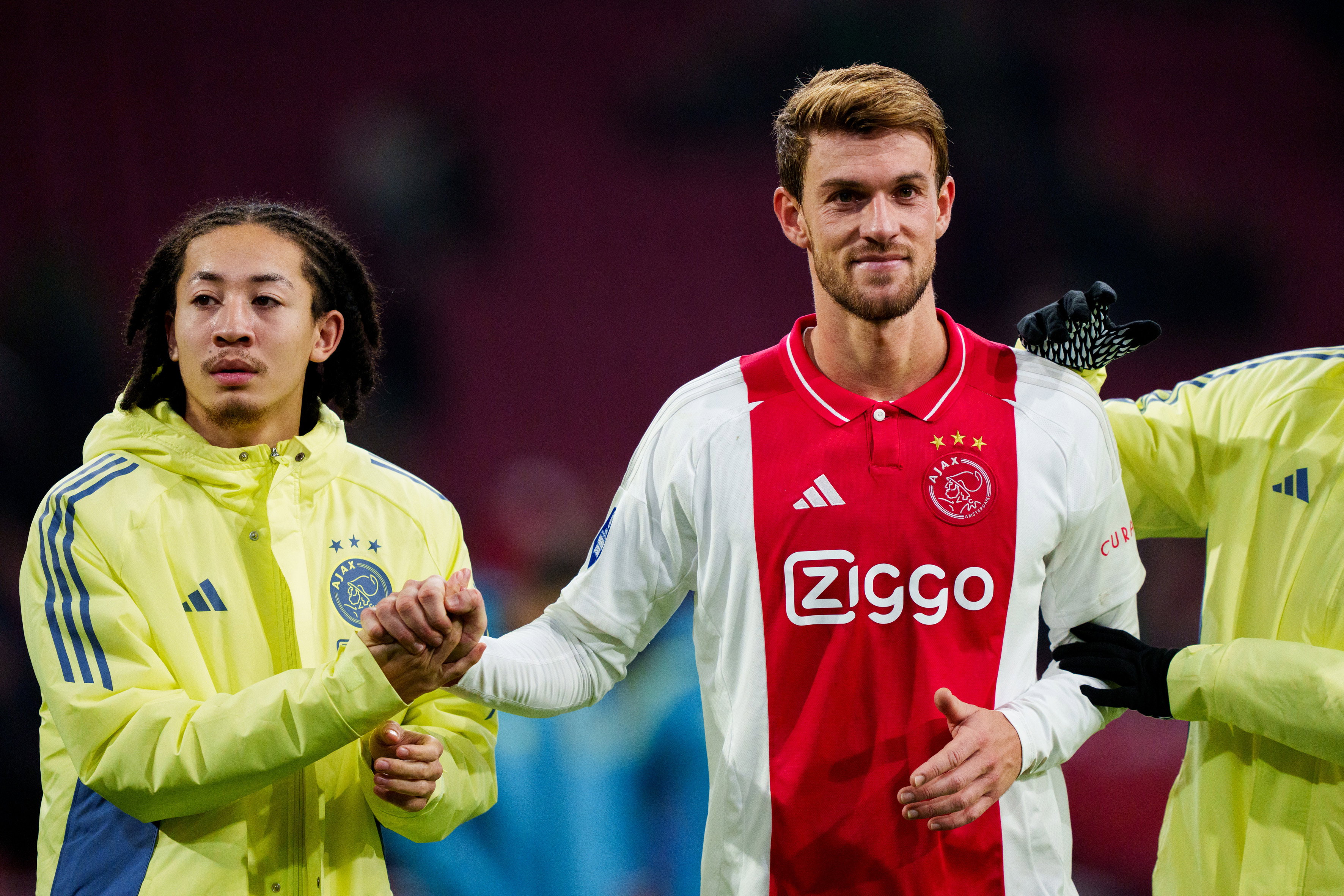 Kian Fitz-Jim en Daniele Rugani zijn blij na een zege van Ajax