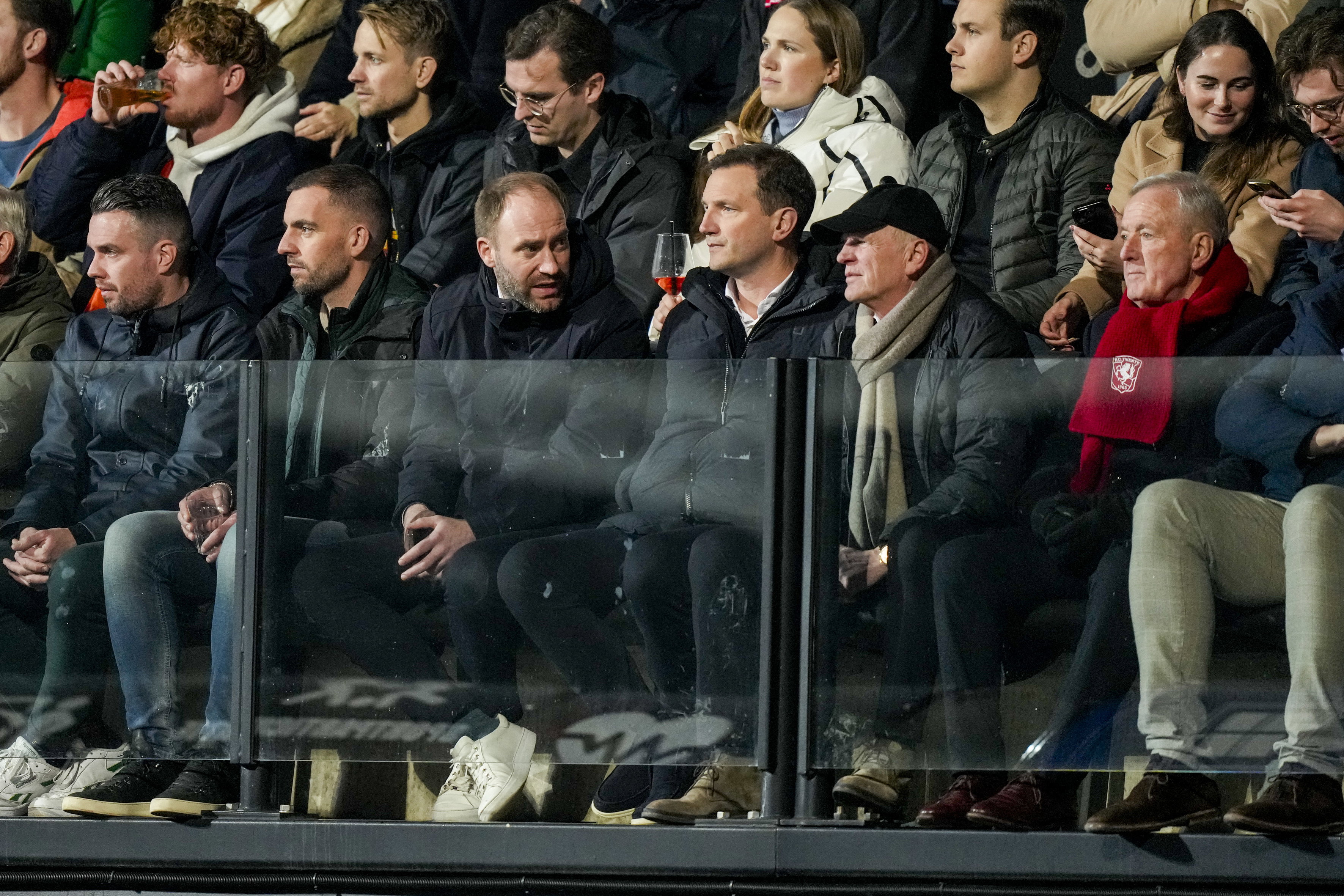 Scholten, Bruggink, Streuer en Achterberg op de tribune in Rotterdam