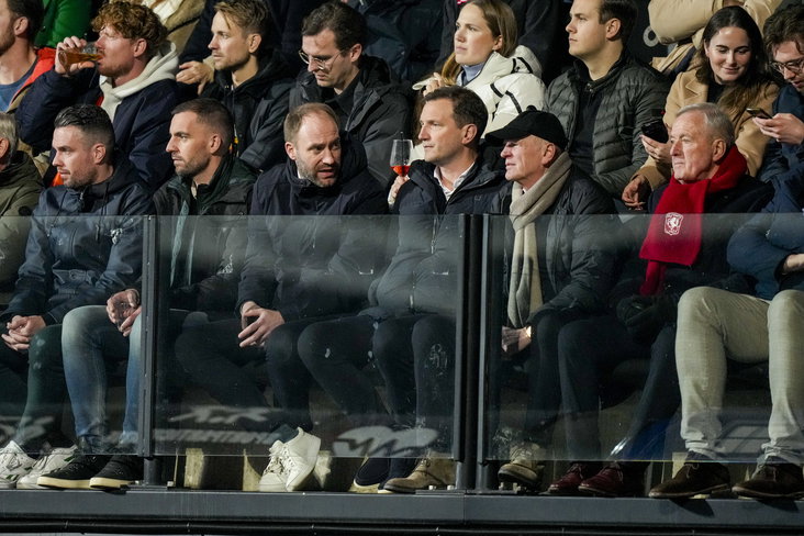 Scholten, Bruggink, Streuer en Achterberg op de tribune in Rotterdam