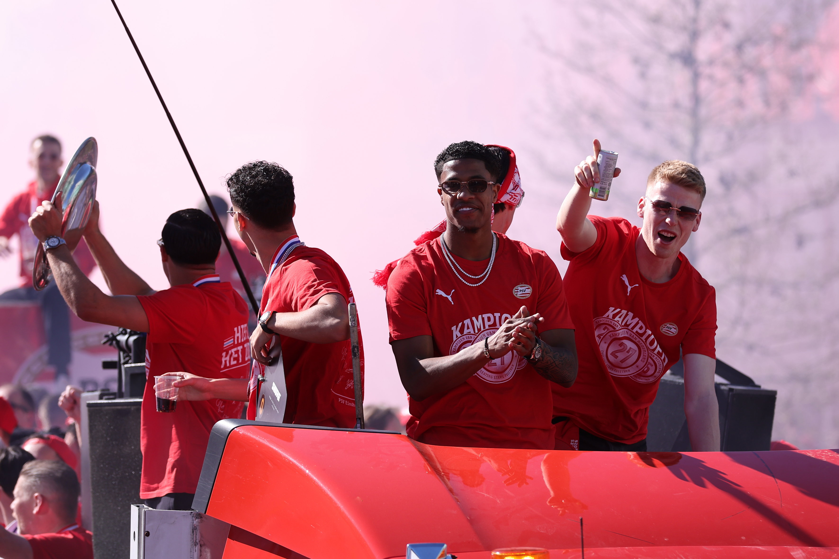 Ryan Flamingo en Jerdy Schouten vieren feest na het kampioenschap van PSV