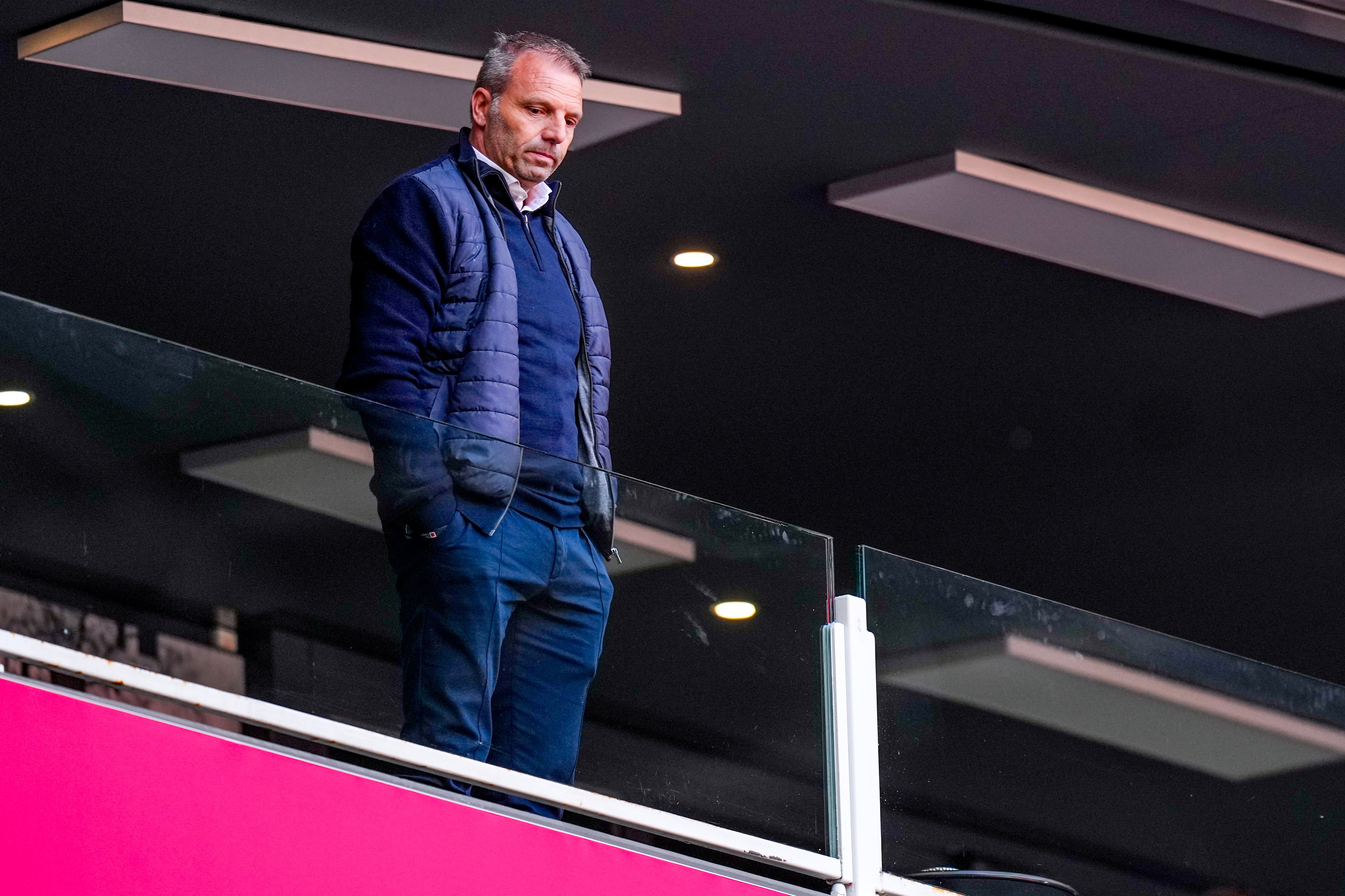 Maurice Steijn op de tribune bij Ajax - FC Twente (2024)