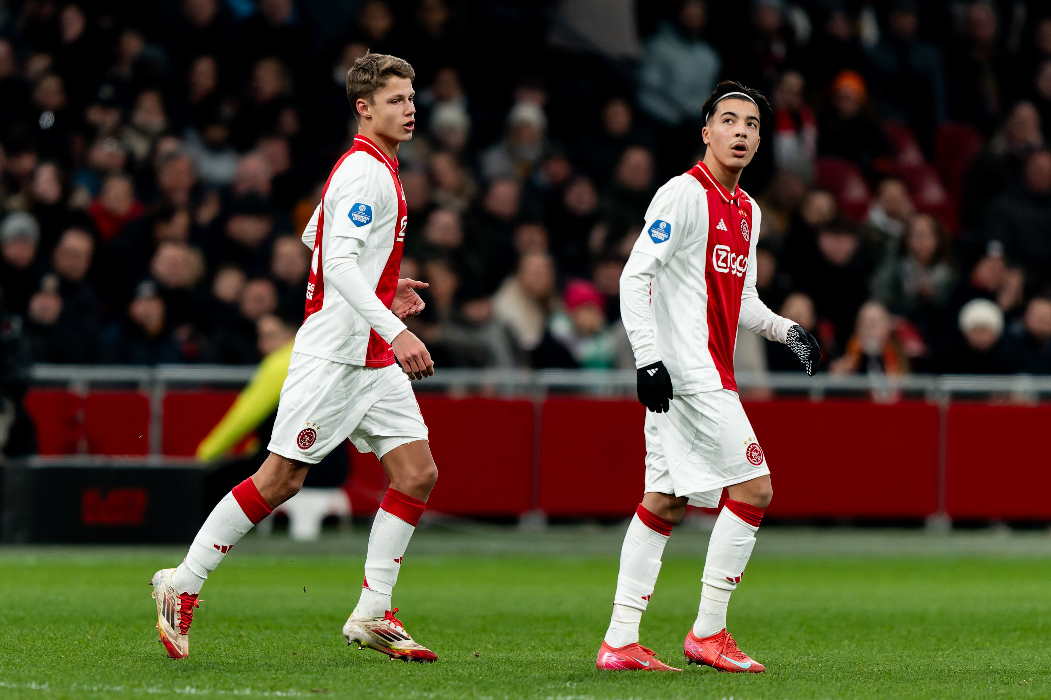 Sean Steur en Rayane Bounida met Ajax 1 in de Johan Cruijff Arena