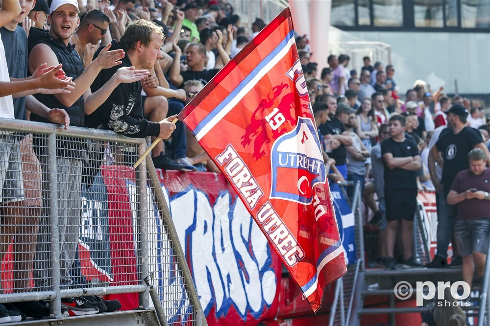 Supporters van FC Utrecht op de Bunnikside