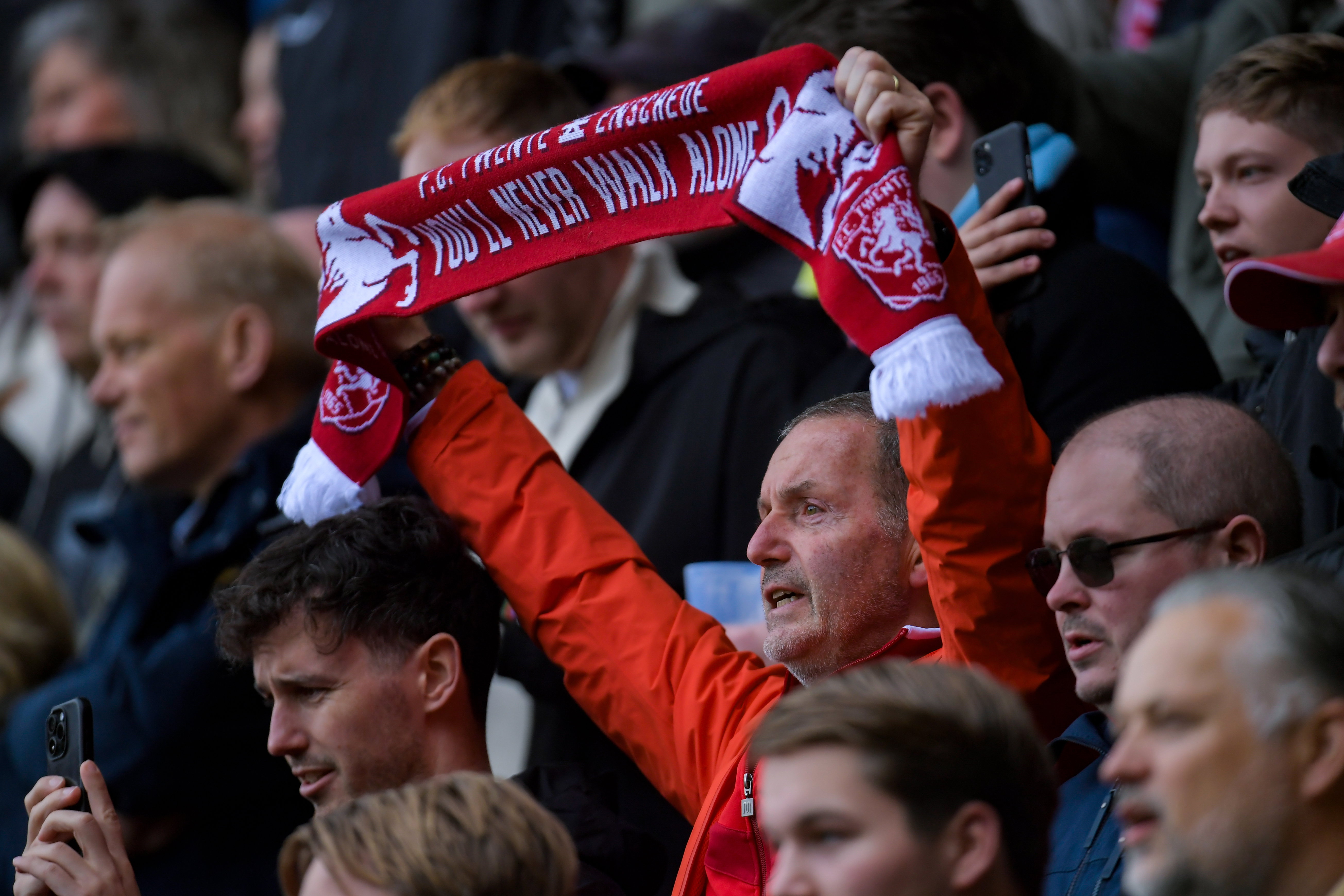 FC Twente-supporter met sjaal
