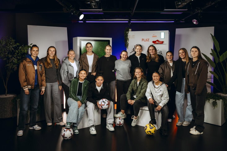 Speelsters uit de Azerion Vrouwen Eredivisie bij de inspiratiesessie