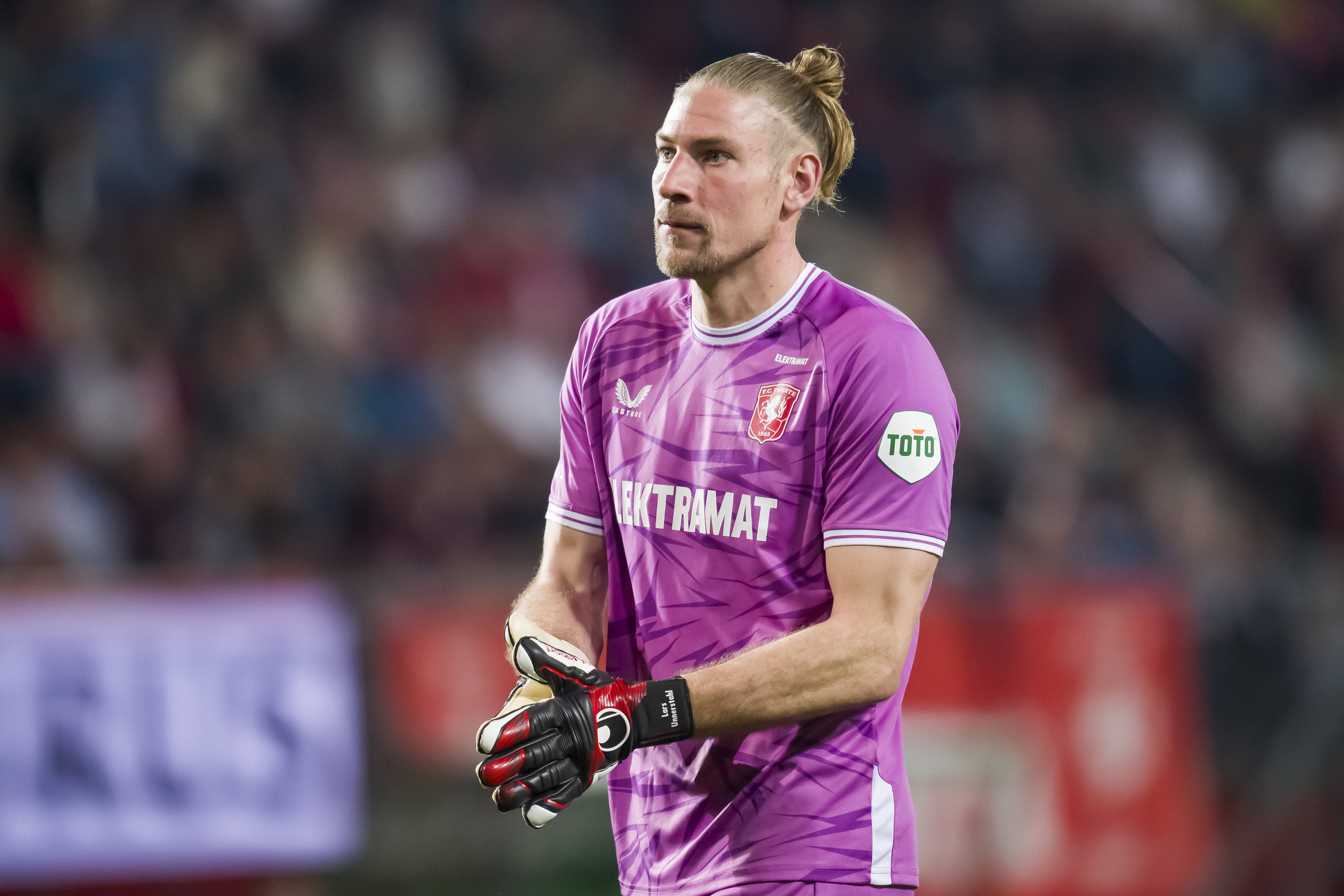 Lars Unnerstall in het paars