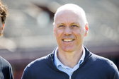Marco van Basten bij het persmoment van de Videoland-serie Basta