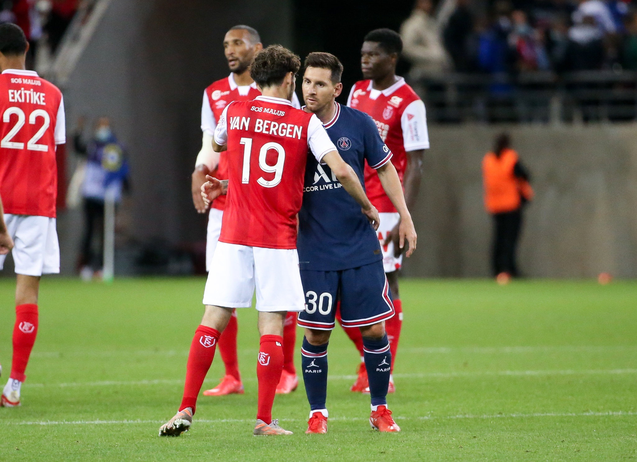 Mitchell van Bergen met Lionel Messi