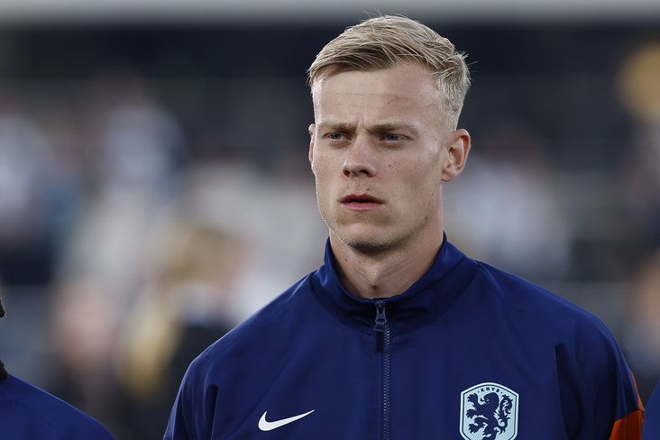 Jan Paul van Hecke voor een interland met Nederland
