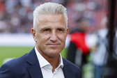 Marc van Hintum in pak
