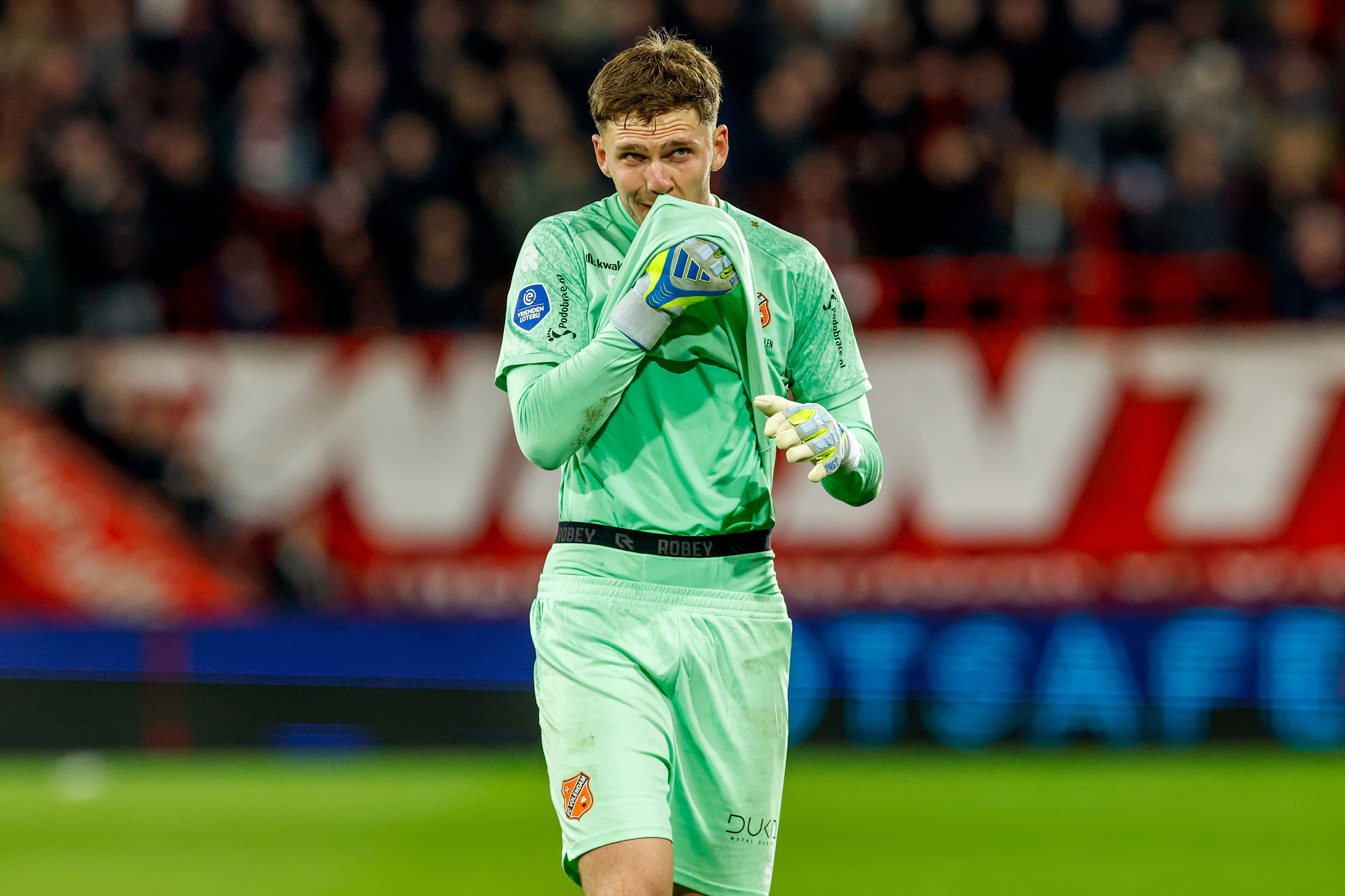 Kayne van Oevelen in een uitwedstrijd van FC Volendam