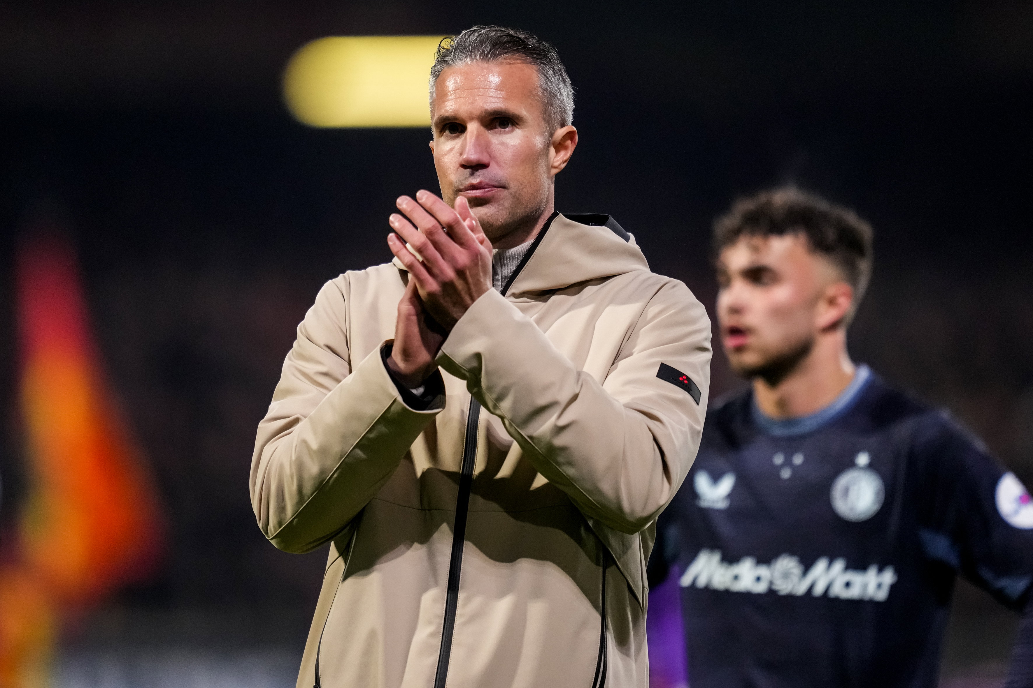 Robin van Persie bedankt de Feyenoord-fans in het uitvak