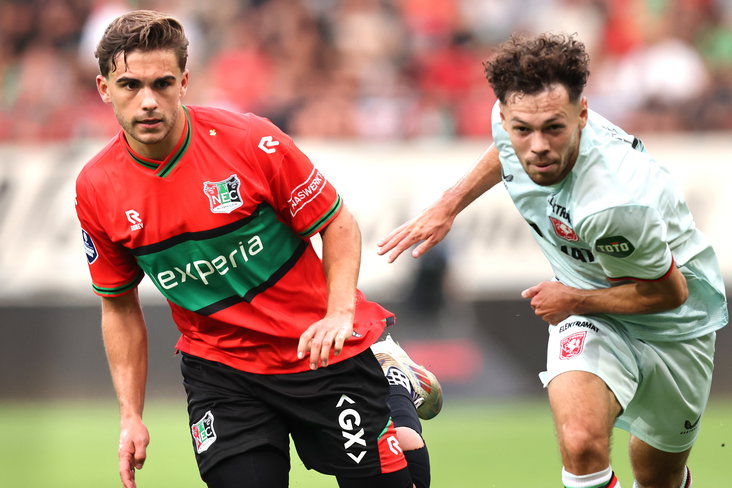 Bart van Rooij (NEC) tegenover Mitchell van Bergen (FC Twente)