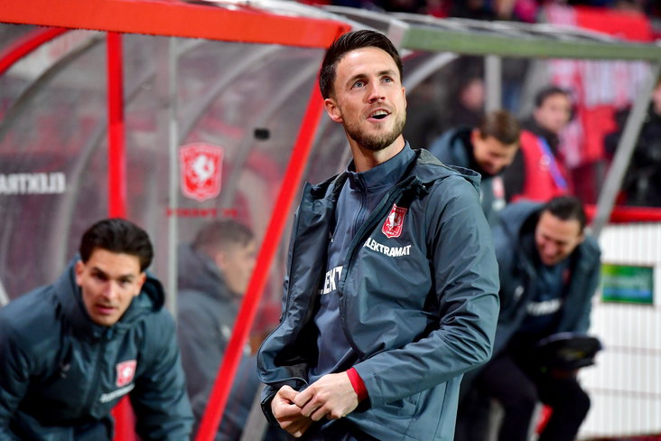 Van Wolfswinkel bij de bank van FC Twente