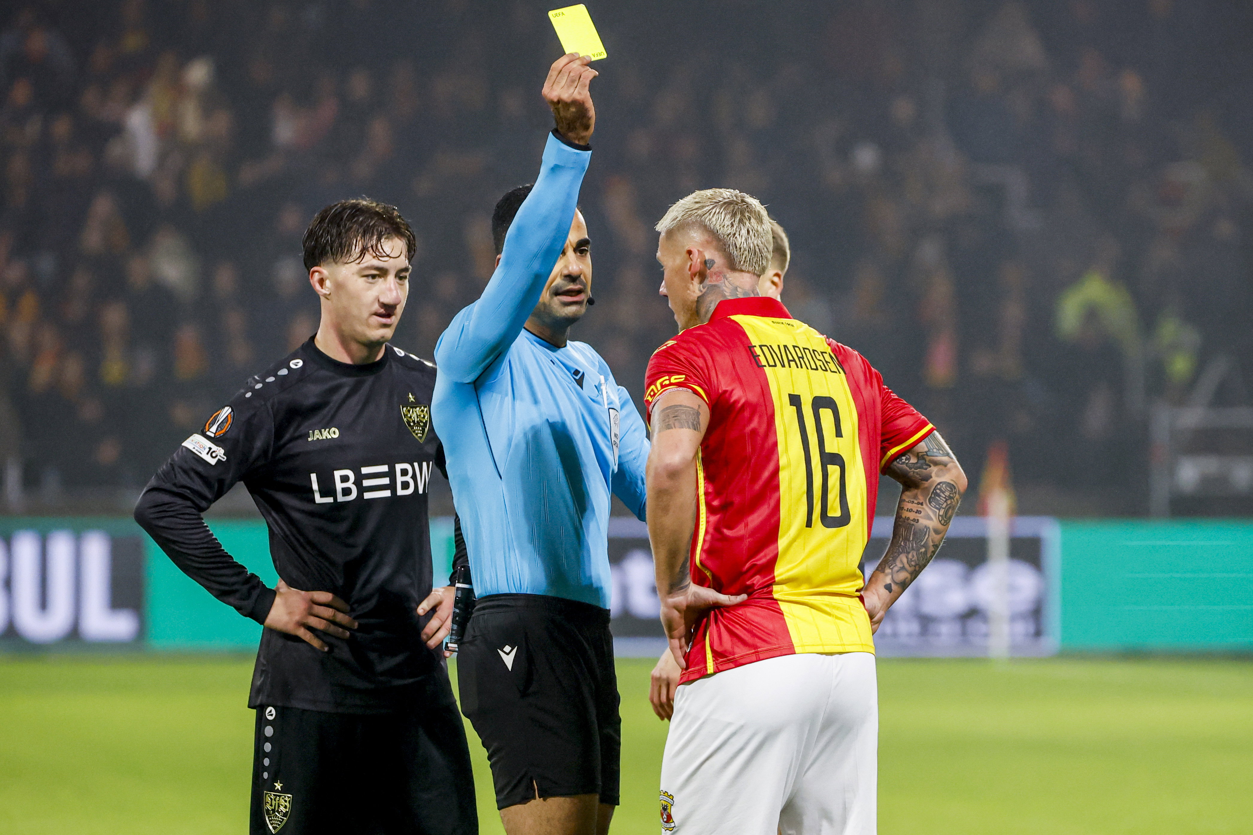 Angelo Stiller en Victor Edvardsen krijgen geel