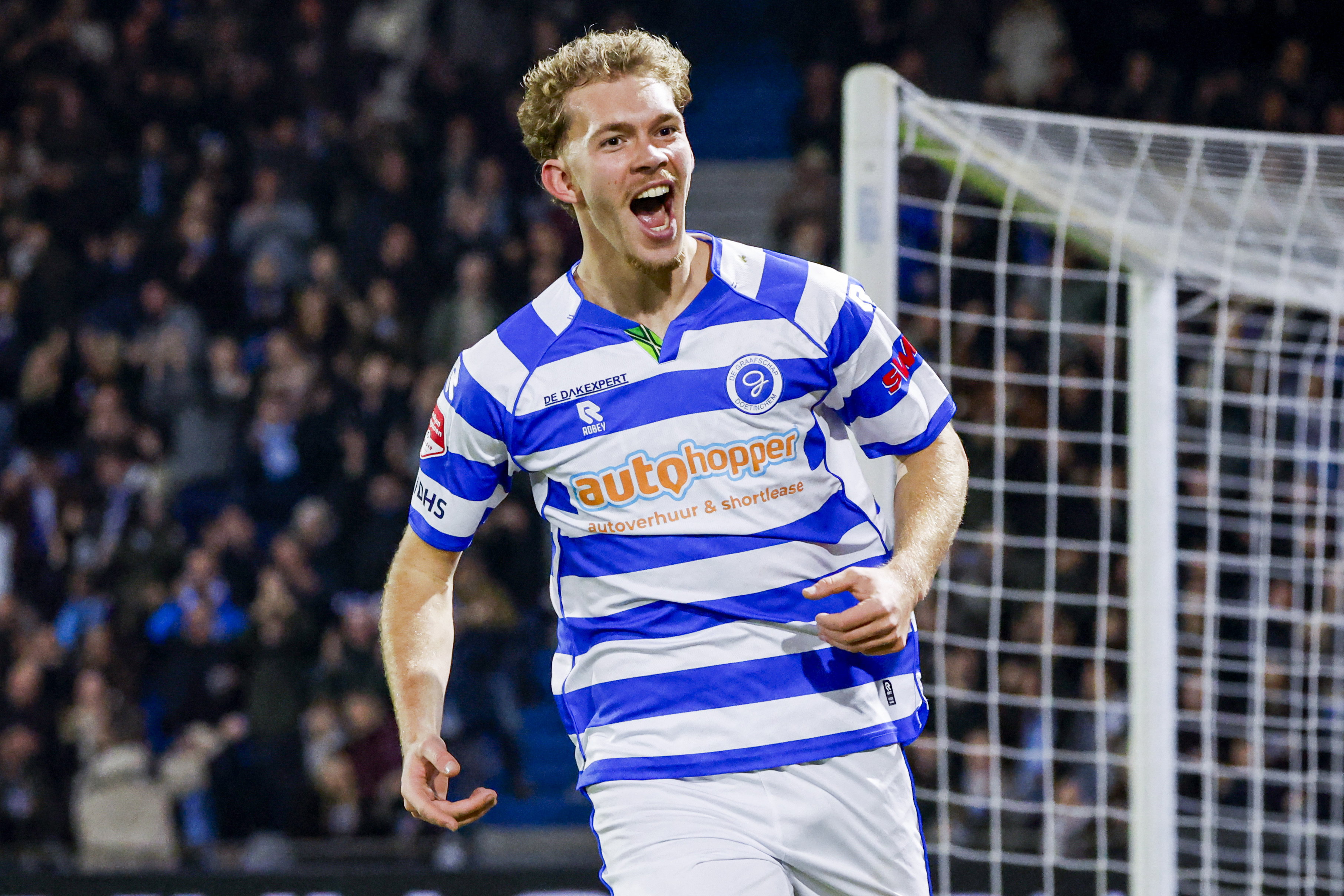 Bouke Boersma juicht na een treffer voor De Graafschap