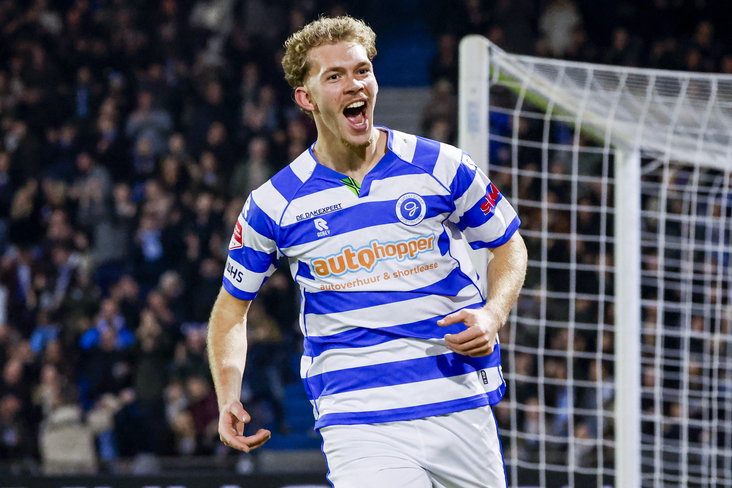 Bouke Boersma juicht na een treffer voor De Graafschap