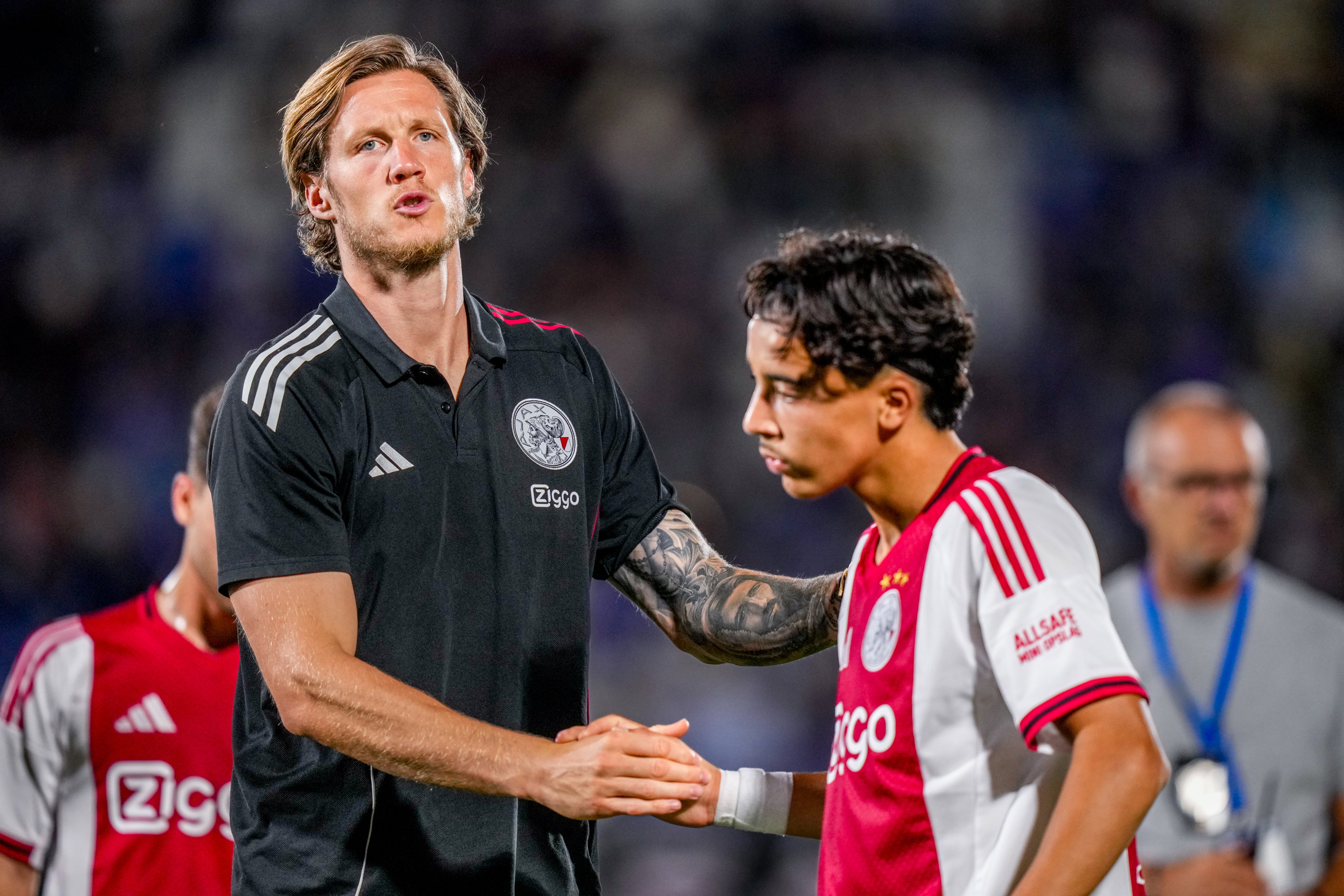 Wout Weghorst en Rayane Bounida