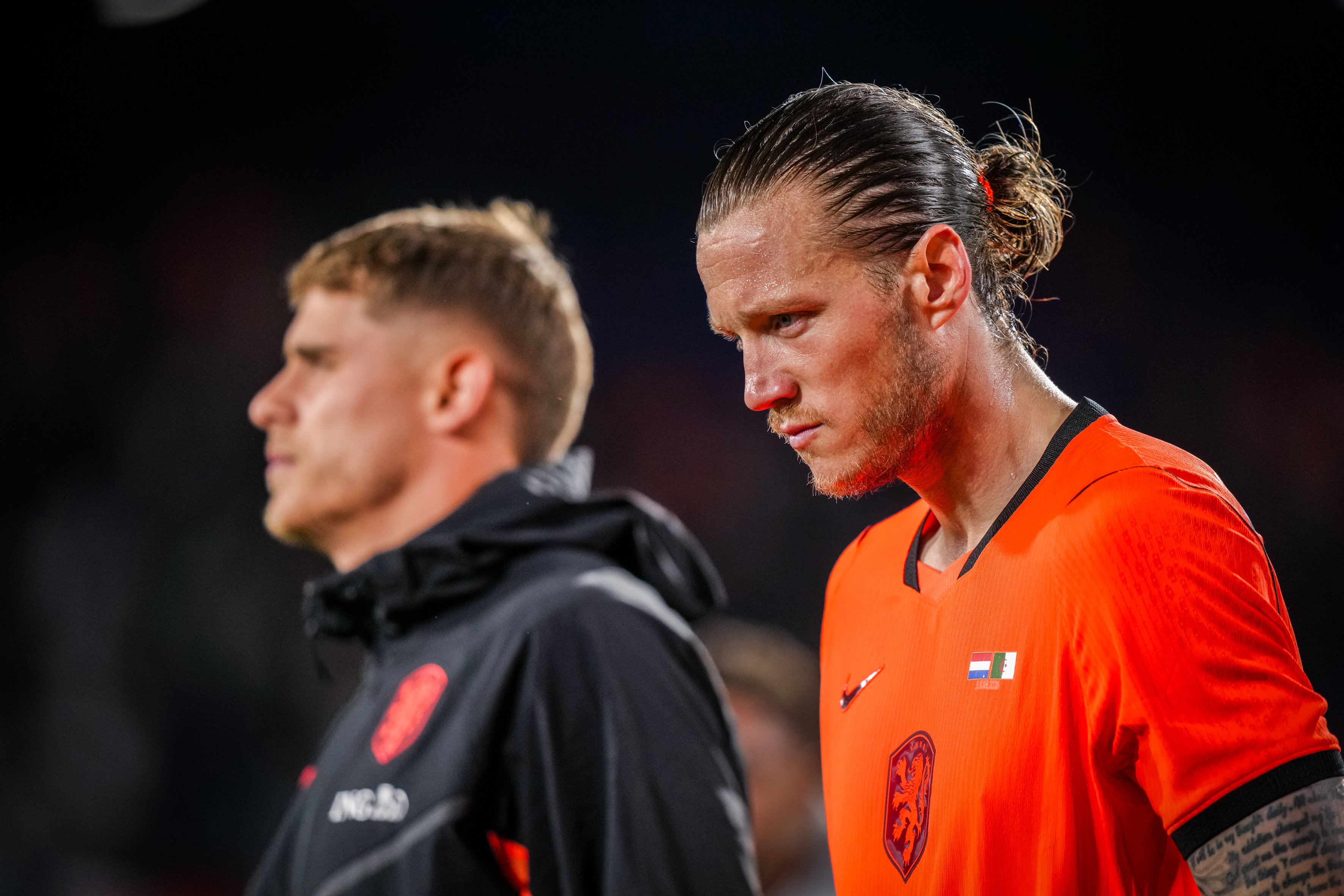 Wout Weghorst baalt na de nederlaag van Oranje in De Kuip