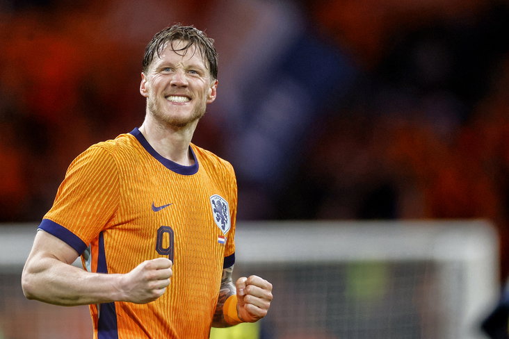Weghorst juicht na zijn goal in de Johan Cruijff Arena